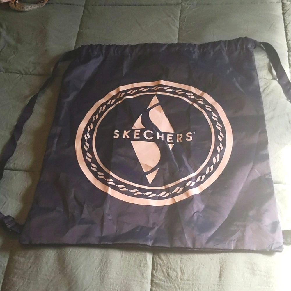 FREE w/ PURCHASE: Sketchers bag